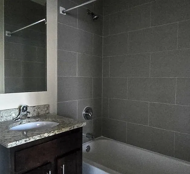 5822 N Western Ave — Photo 9