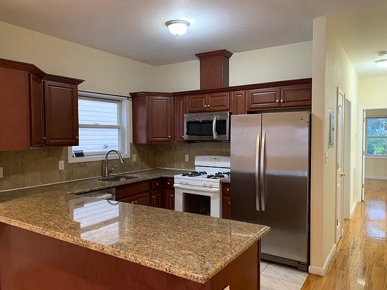 324 Sussex St #2F — Photo 3