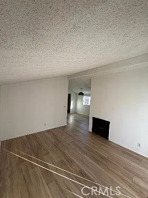 1 bed, 900 sqft, $2,200 — Photo 3