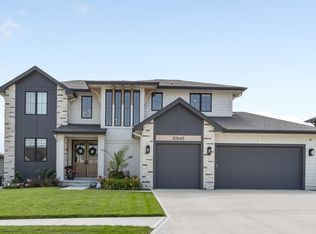 20545 Hartman Ave, Elkhorn, NE 68022