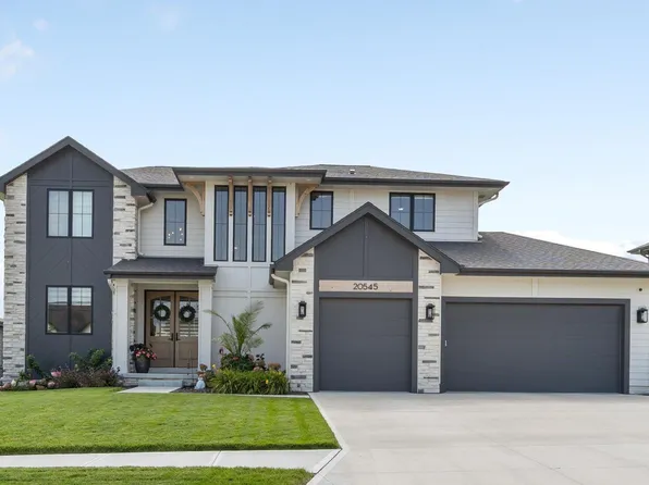 20545 Hartman Ave, Elkhorn, NE 68022