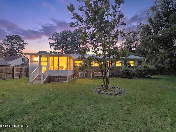 4th image of 1305 Crescent Drive
