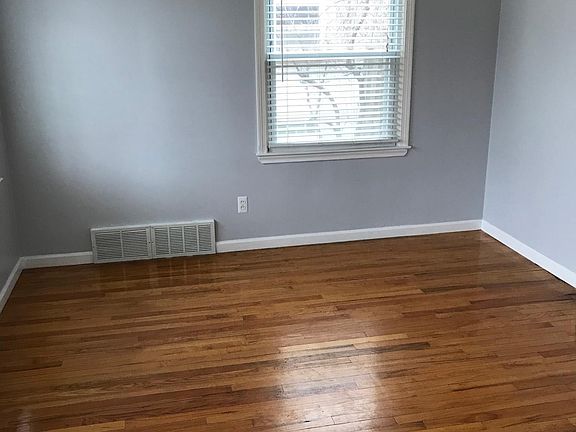 3rd image of 25660 Chalmers St