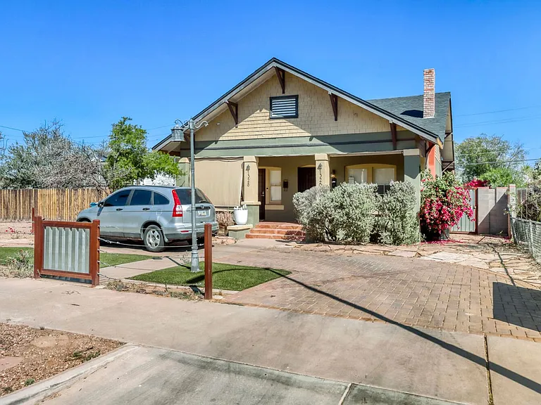 1326 W Monroe St — Photo 1