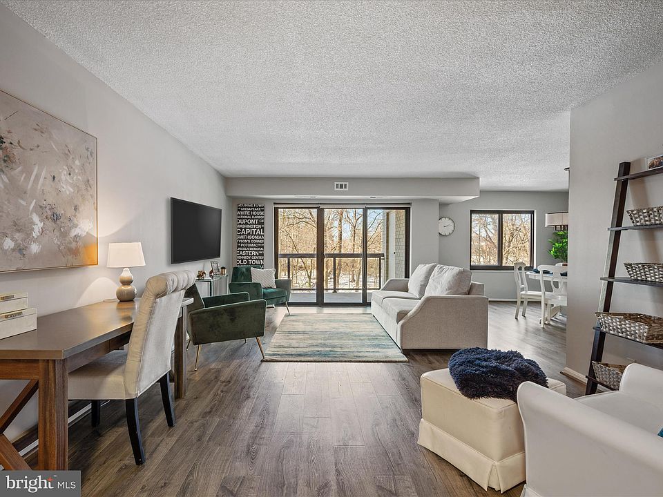 1st image of 203 Yoakum Pkwy APT 607