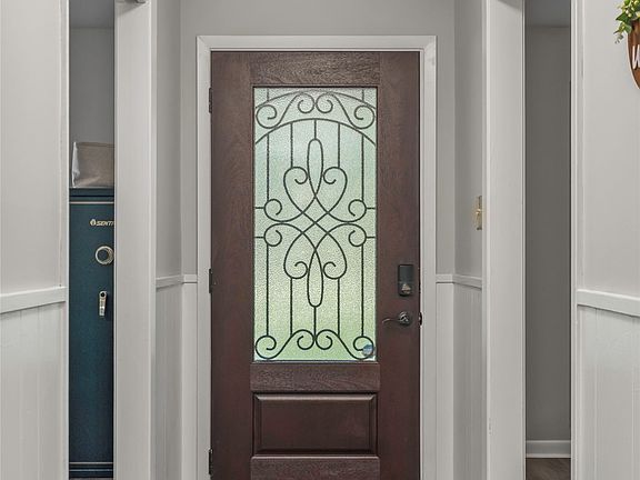 3rd image of 5760 Branchwood Dr