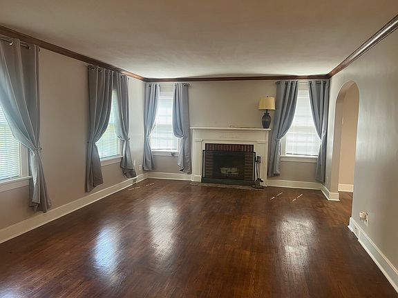 Living Room. Decorative fireplace