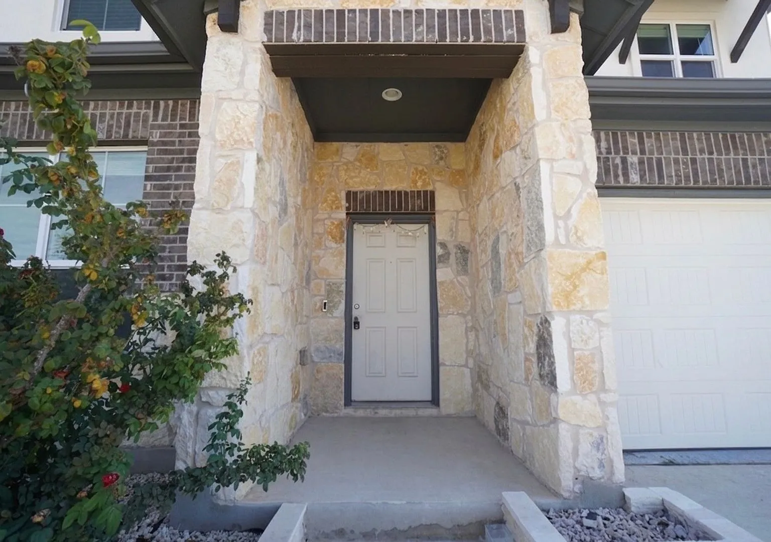 1/2 Month Free + Freshly Painted Spacious 4BR / 3.5BA Home with Theater Room & Large Backyard — Photo 3