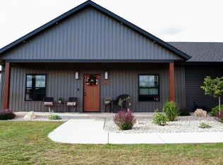 390 Badger Ave, Mondovi, WI 54755