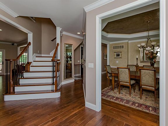 4th image of 9876 Laurel Glen Dr
