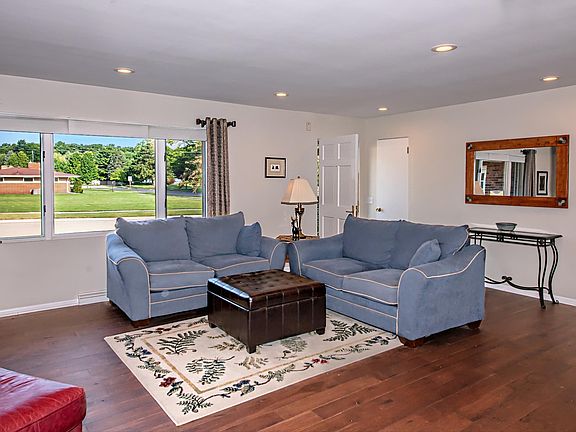 3rd image of 2805 Sunnydale Dr