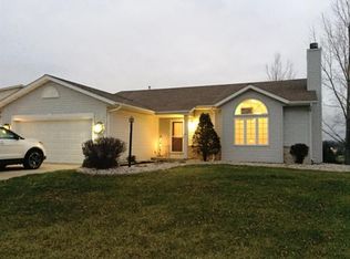 2322 Tamarack Ln, Waukesha, WI 53188
