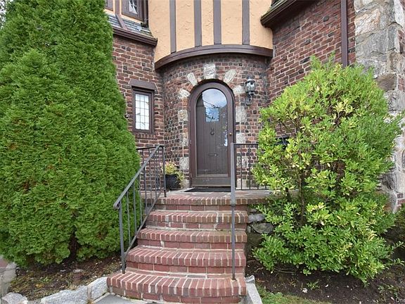3rd image of 158 Kneeland Ave