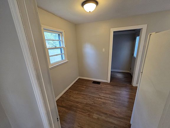 3rd image of 262 Clark Cir