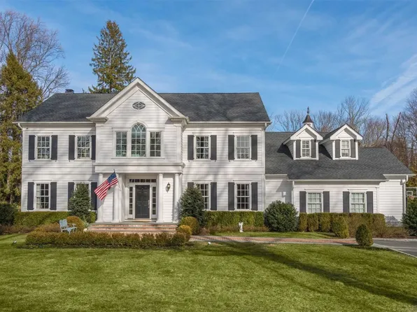 338 W Neck Rd, Huntington, NY 11743