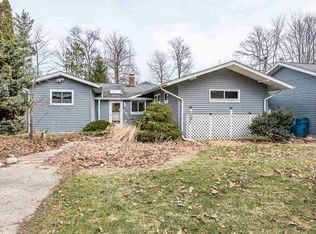 3220 N Lakeside Dr, Sanford, MI 48657
