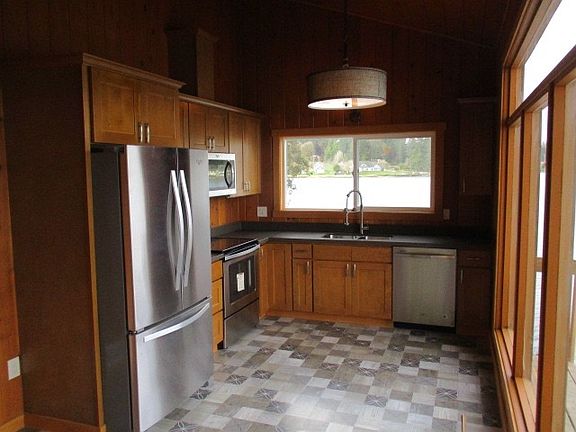 4th image of 1418 165th Avenue Kp N