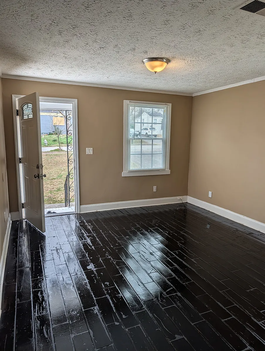 Building Photo - 1716 Lisbon Dr SW #1