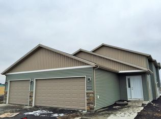 1389 Goldenwood Dr, West Fargo, ND 58078