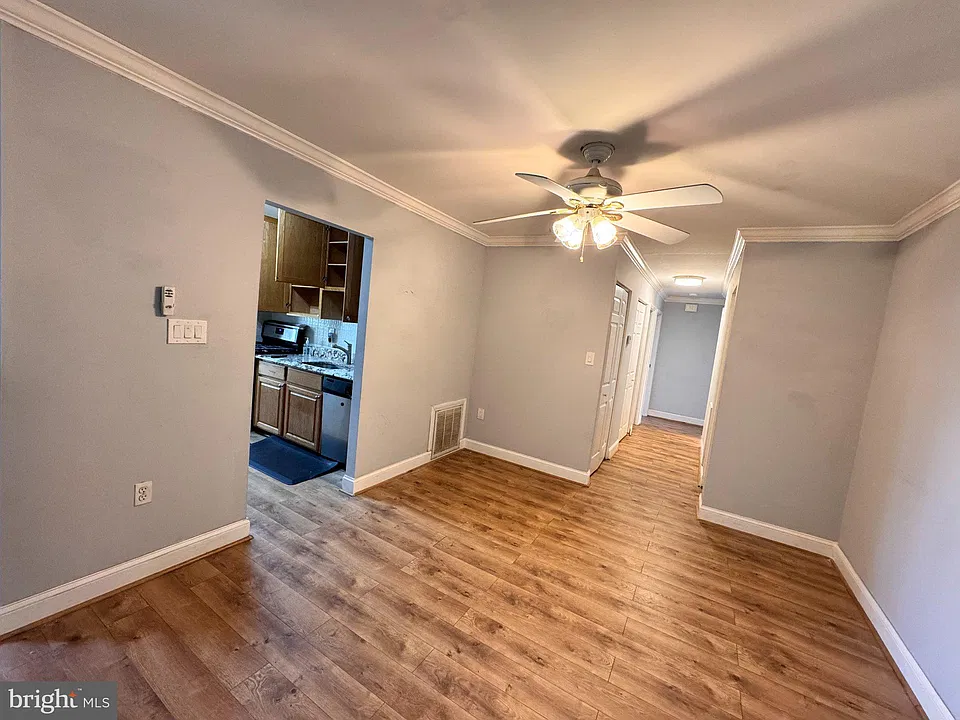 5600 Bloomfield Dr #203