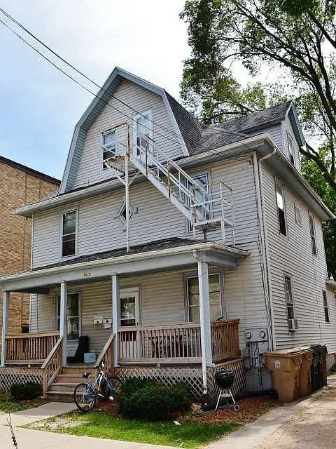 3 bed, 1.0 bath, 1230 sqft, $2,795 — Photo 1