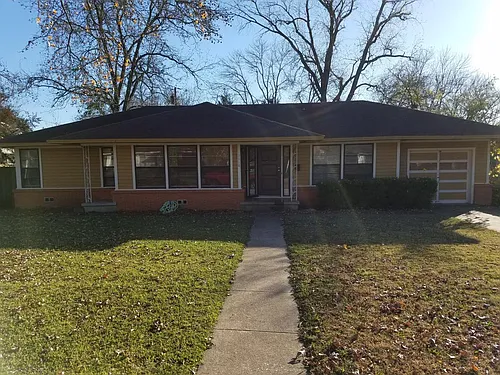 1110 W College St Photo 1