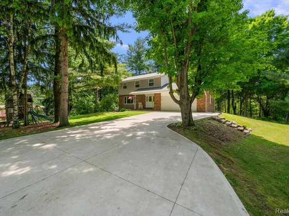 5836 Ewalt Rd, Imlay City, MI 48444