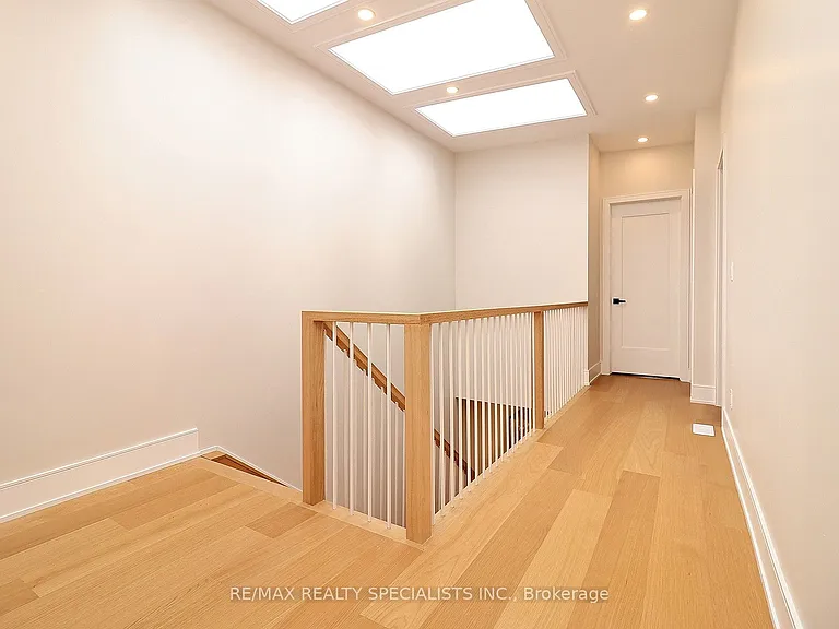 1048 Roosevelt Rd #MAIN — Photo 27