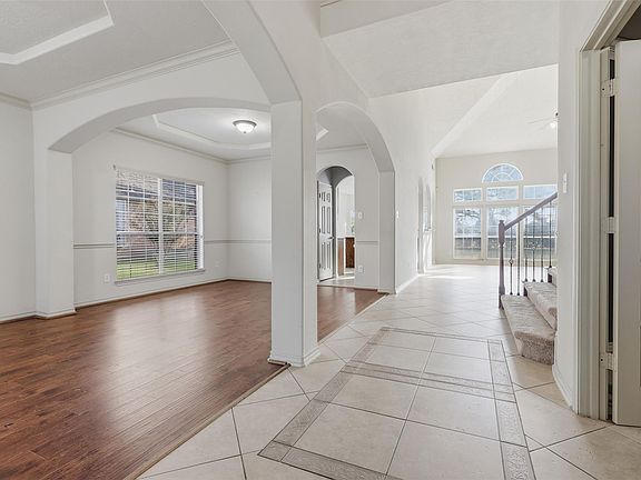 3rd image of 11022 Acanthus Ln