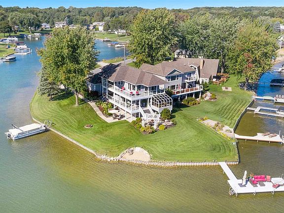 5th image of 101 Bedford Dr