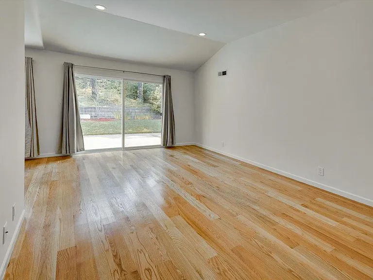 207 Valencia Dr — Photo 6