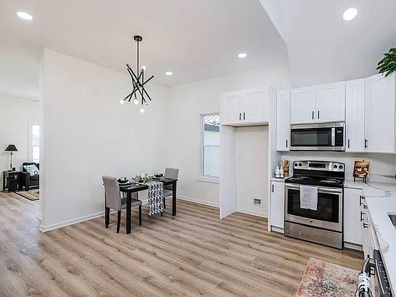 5th image of 122 Saluda St