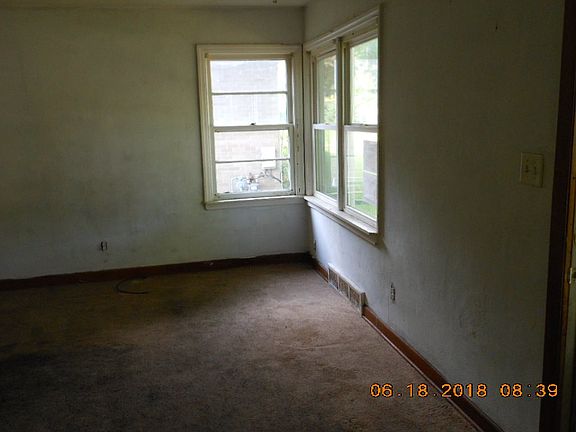 3rd image of 523 Royal Ave