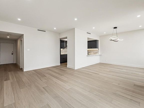 2nd image of 14 Greenway Plz Unit 19O