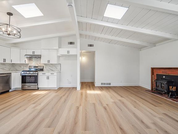 4th image of 102 Glendora Ave