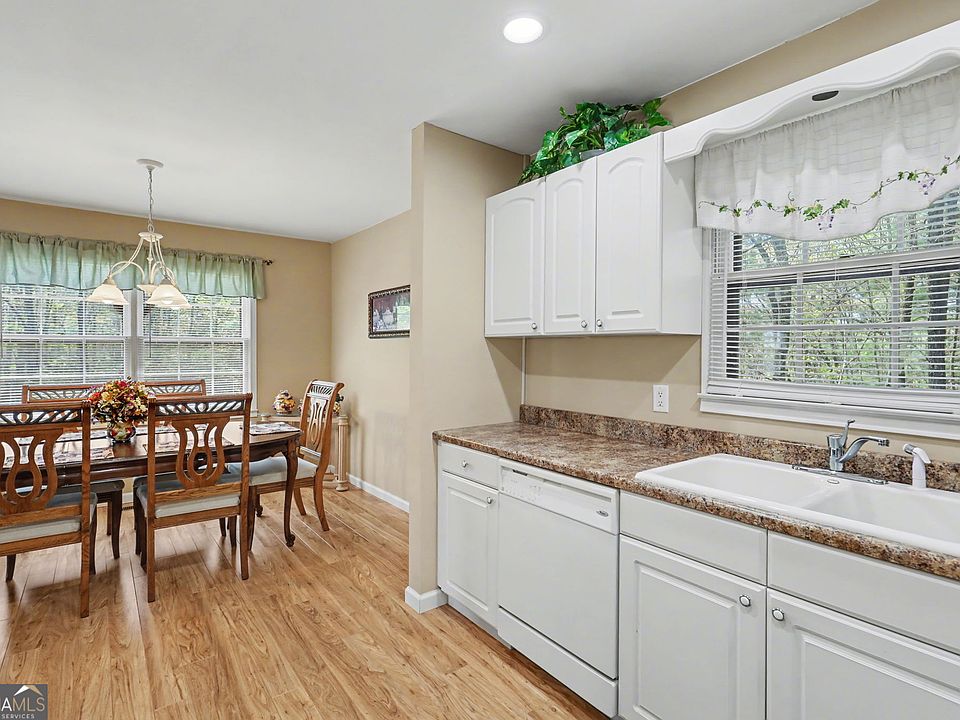 13th image of 542 Eastern Cross Ln