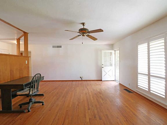 4th image of 2436 W Cambridge Dr