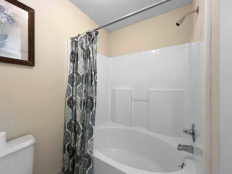 The Wyndham Apartments — Photo 11