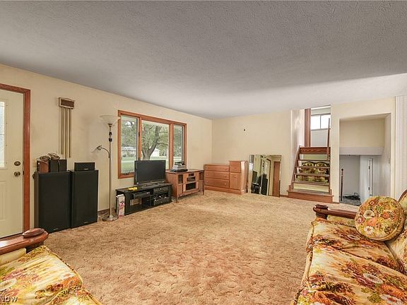4th image of 33541 Tullis Dr