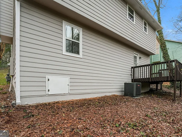 2704 Laurel View Dr — Photo 17