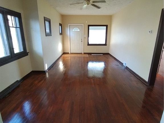 3rd image of 288 Potomac Ave