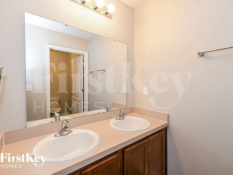 1939 April Oaks Dr — Photo 13