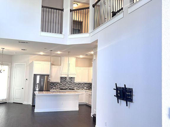 3rd image of 3647 Sevilla Dr