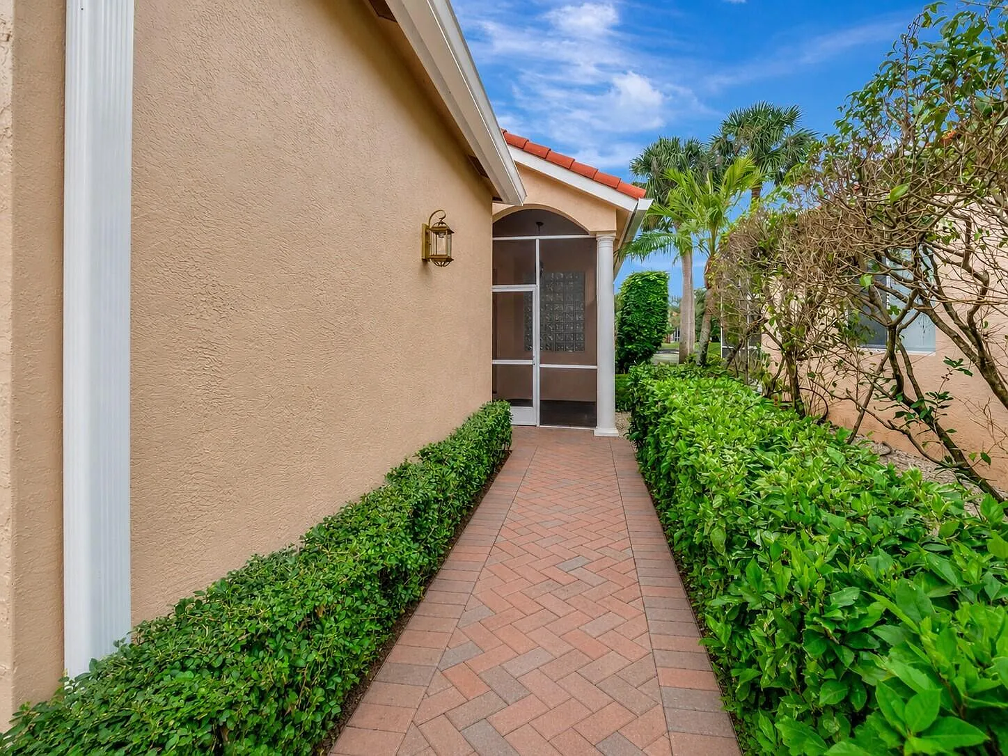 3 bed, 2.5 bath, 2264 sqft, $3,600 — Photo 2