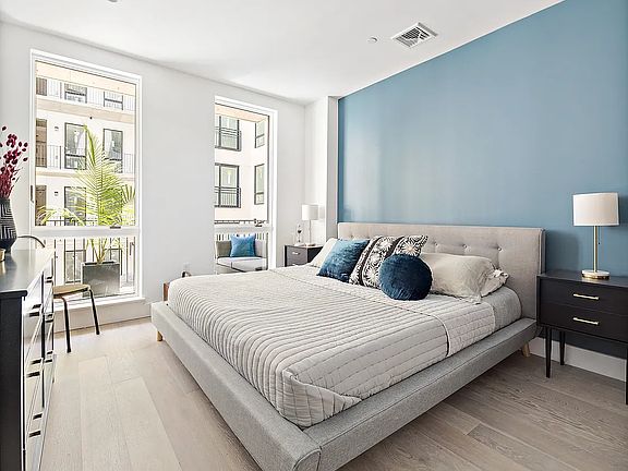 4th image of 323 Lenox Rd APT 3C