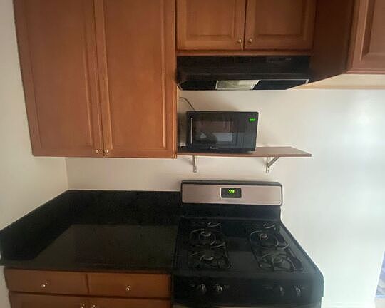 2nd image of 1427 Franklin St APT 1