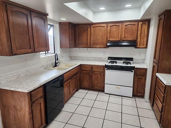 2nd image of 2218 Club Ave