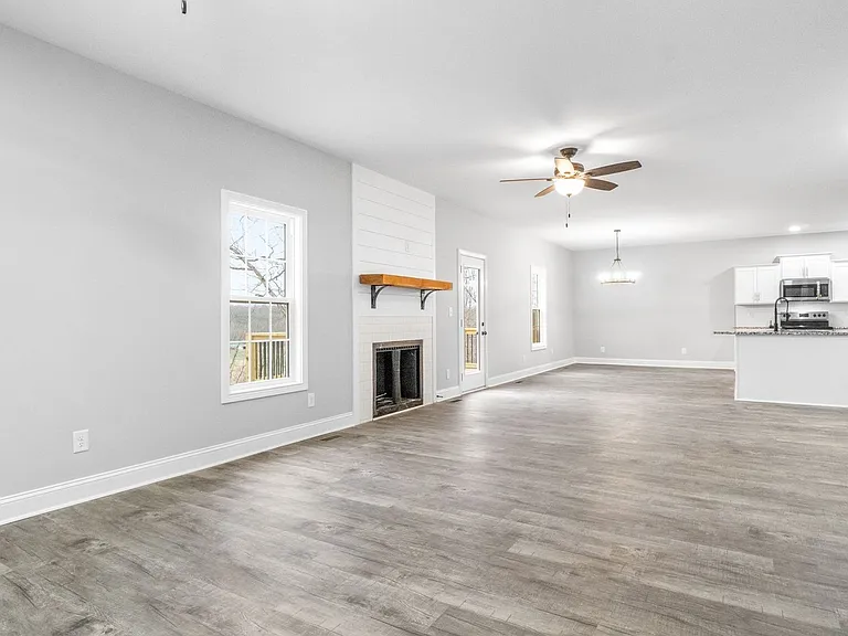 2129 Powell Rd — Photo 9