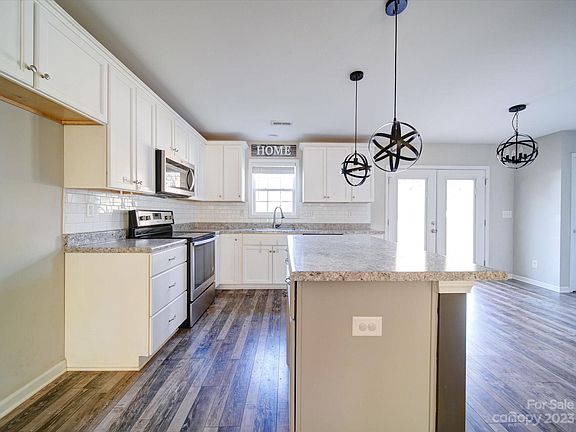 5th image of 2340 Pinehaven Dr