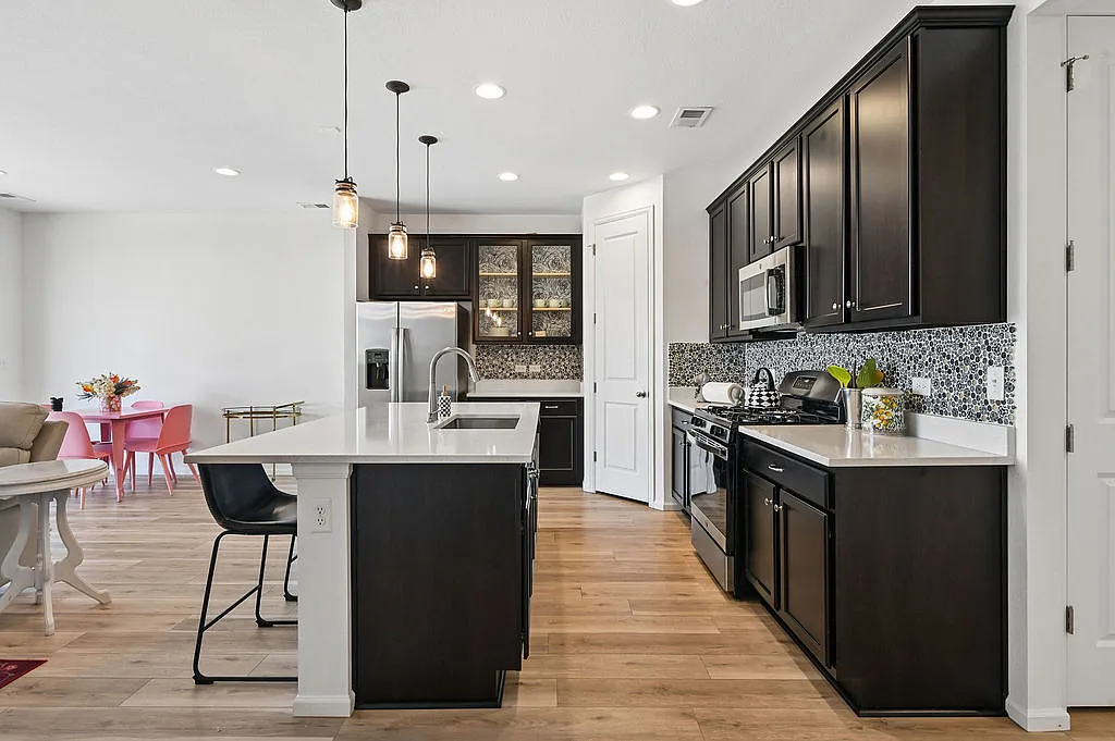 3 bed, 1378 sqft, $2,800 — Photo 3